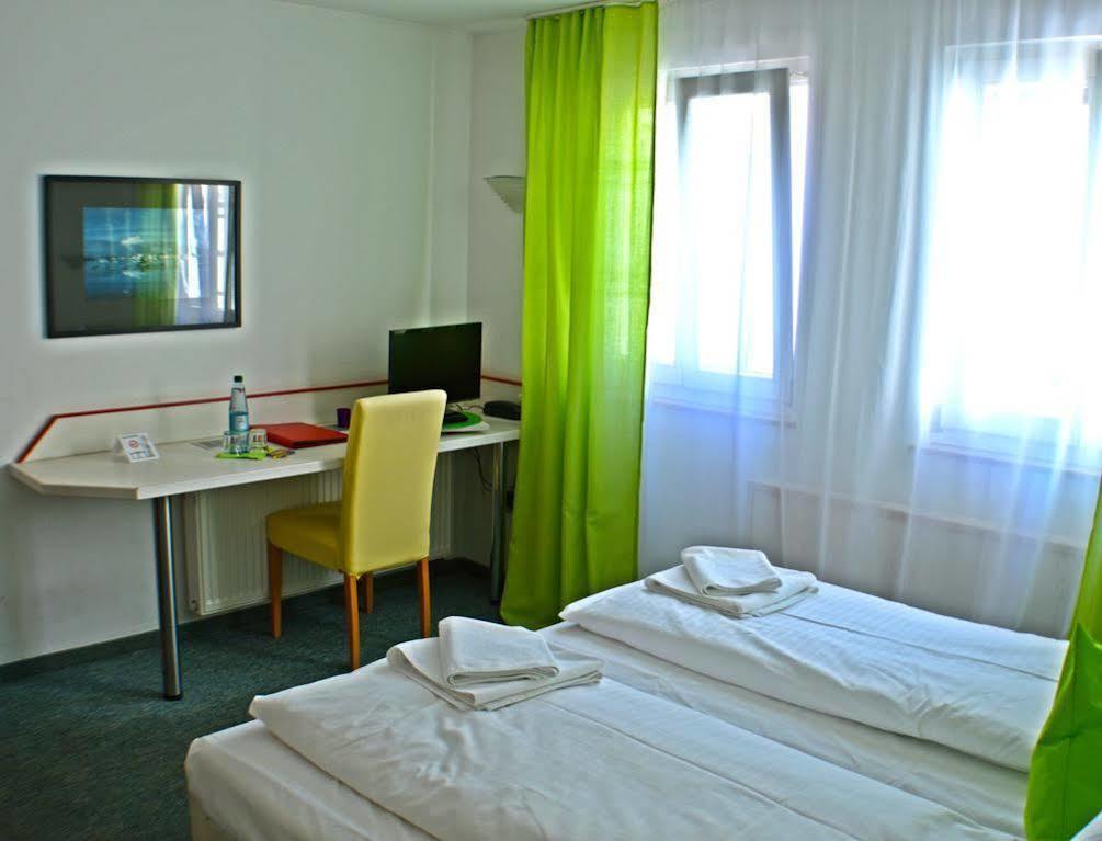 Hotel Kunterbunt In Wuerzburger Innenstadt Exterior foto